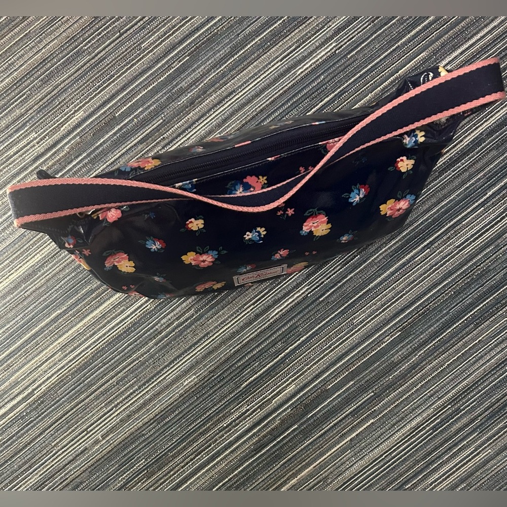 Cath Kidston London Coated Canvas Slinger Shoulder Bag Navy Blue and Floral - Picture 5 of 7